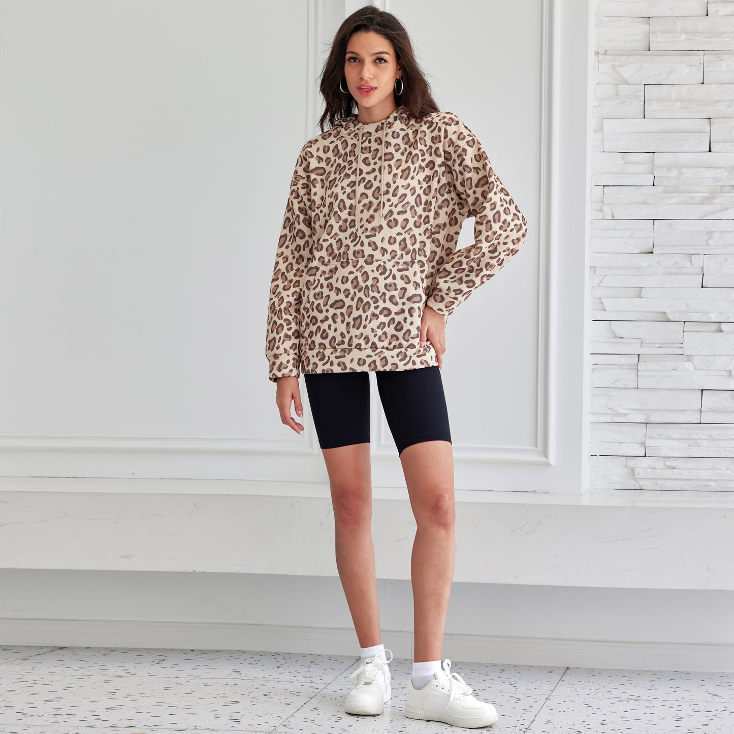 Attraco Women's Leopard Print Hoodie Oversized Cheetah Pattern Hoodie 2000s Graphic Pullover Y2k Boyfriend Sweatershirt